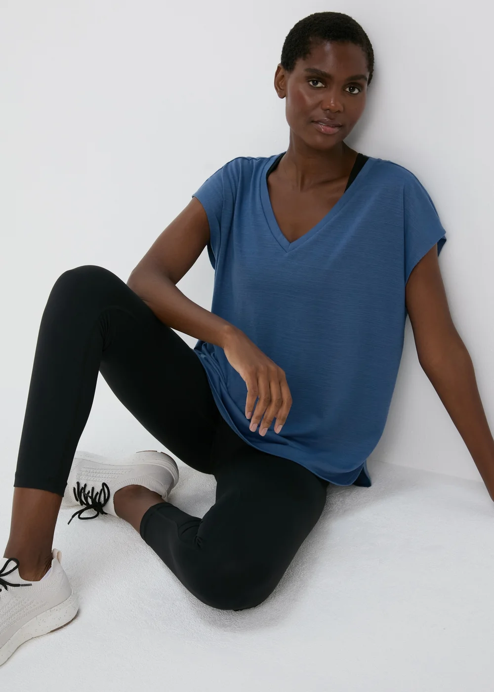 Souluxe Dark Blue V Neck T-Shirt - S Image 4