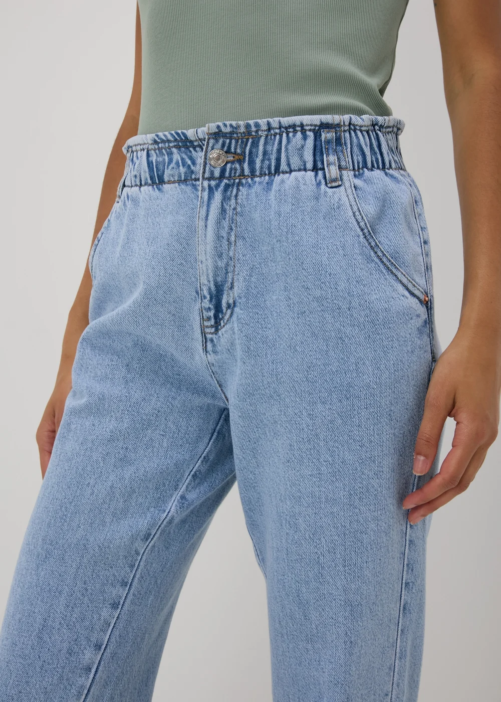 Lightwash Blue Paperbag Jeans - 8 Image 3