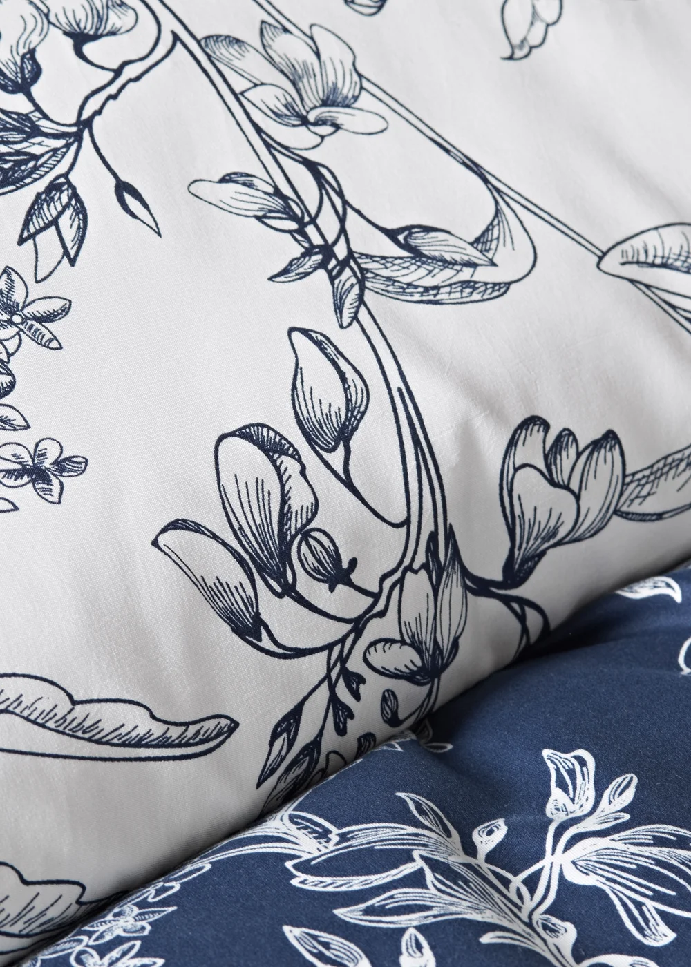 Navy Linear Floral Duvet Set - Single Image 3