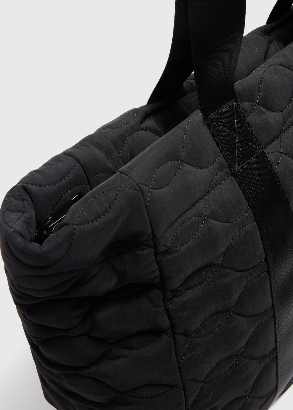 Black Quilted Tote Bag - One Size Image 4