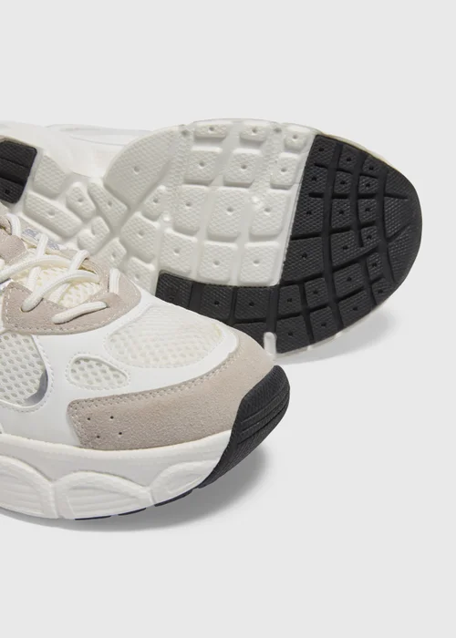 White Runner Trainers - 3 Image 2