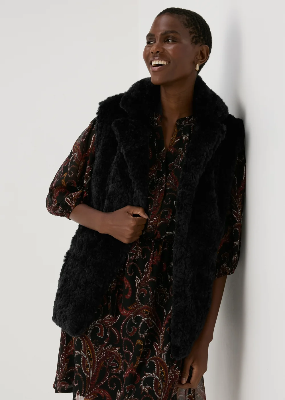 Black Fur Gilet - 8 Image 1