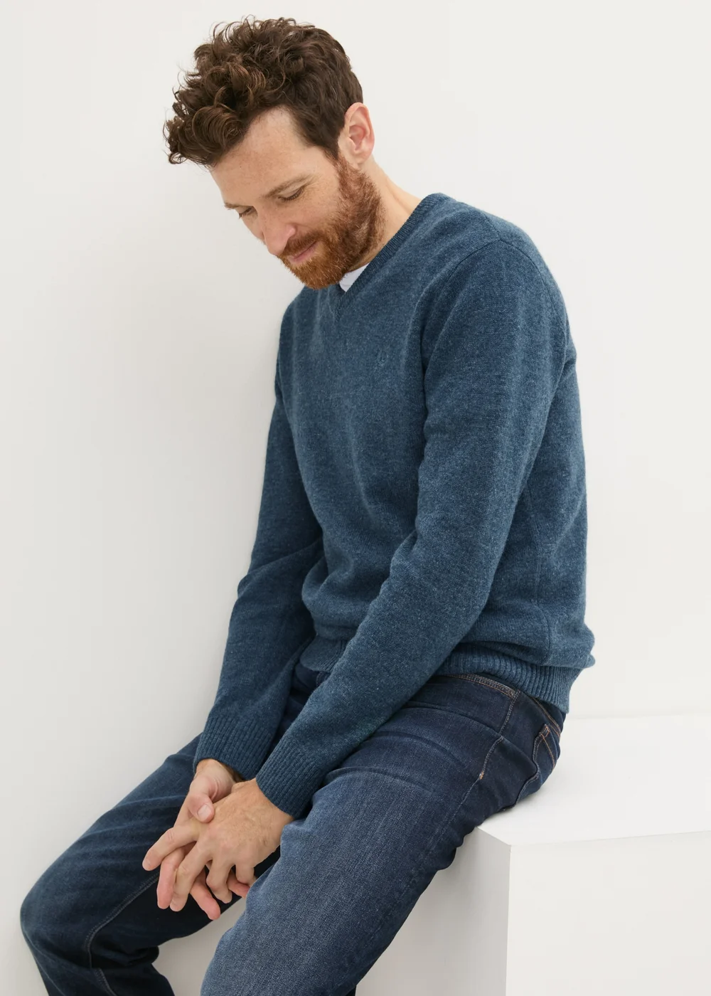 Lincoln Blue Lambswool V Neck Jumper - S Image 1