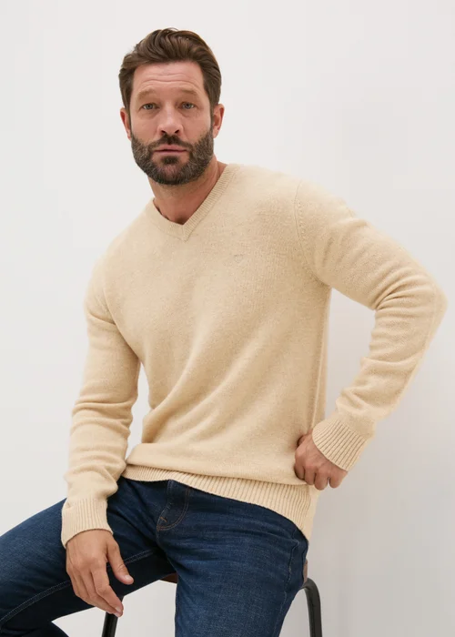 Lincoln Ecru Lambswool V Neck Jumper - S Image 1