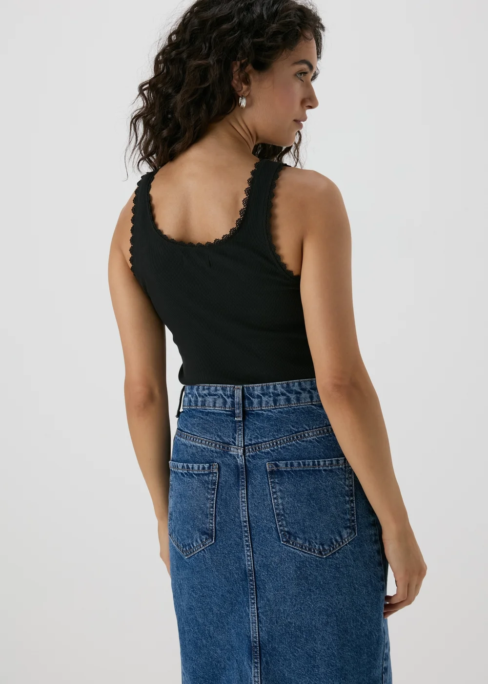 Black Lace Trim Vest - 8 Image 2