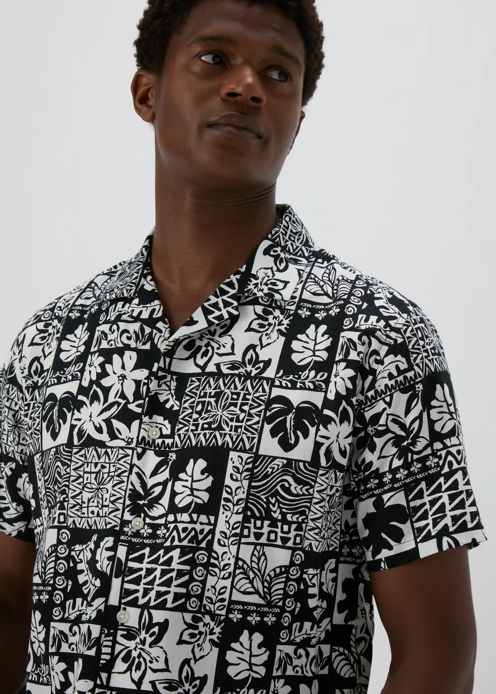 Black Mono Leaf Print Shirt - S Image 3