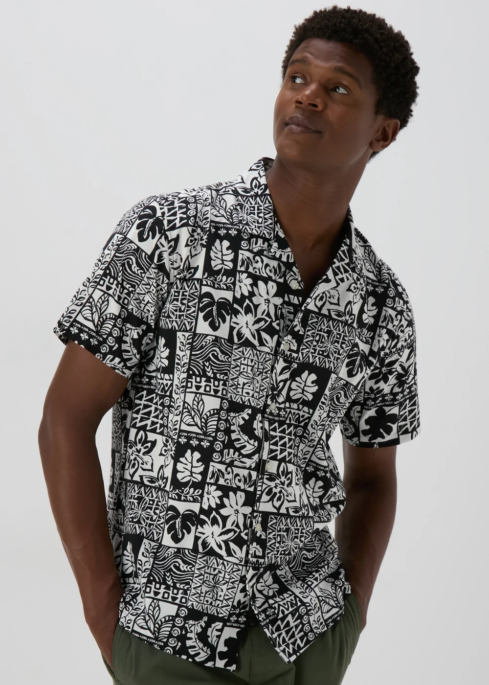 Black Mono Leaf Print Shirt - S Image 1