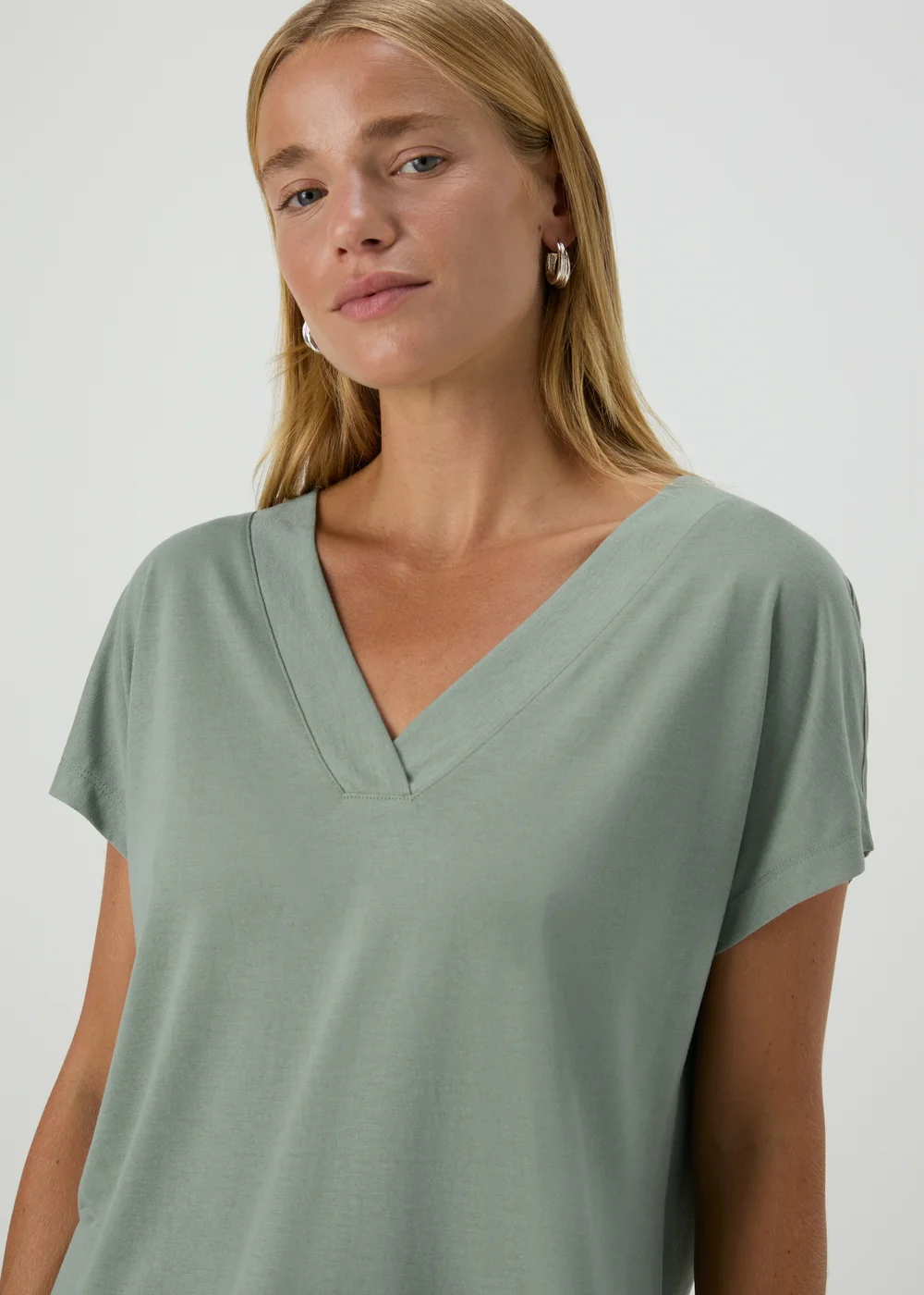 Green V Neck T-Shirt - 8 Image 3