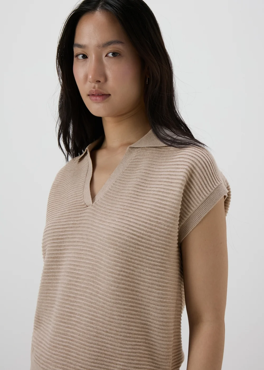 Et Vous Stone V-Neck Collar T-Shirt - Size 8 Image 1