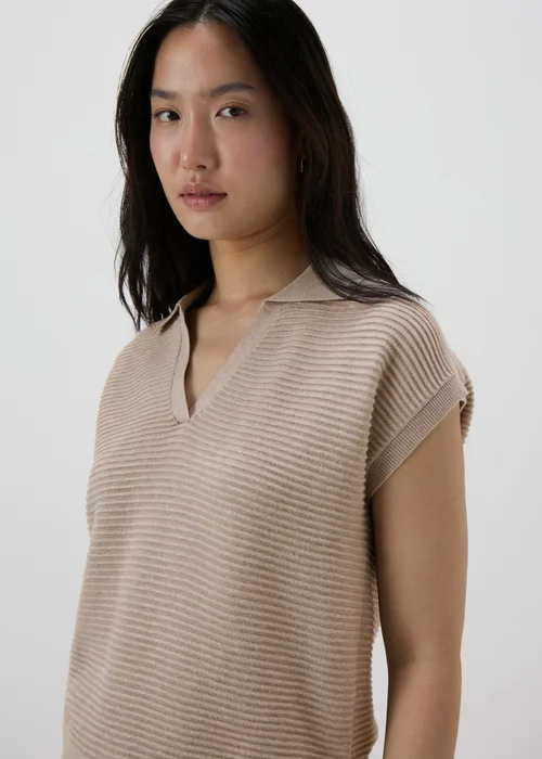 Et Vous Stone V-Neck Collar T-Shirt - Size 8 Image 1