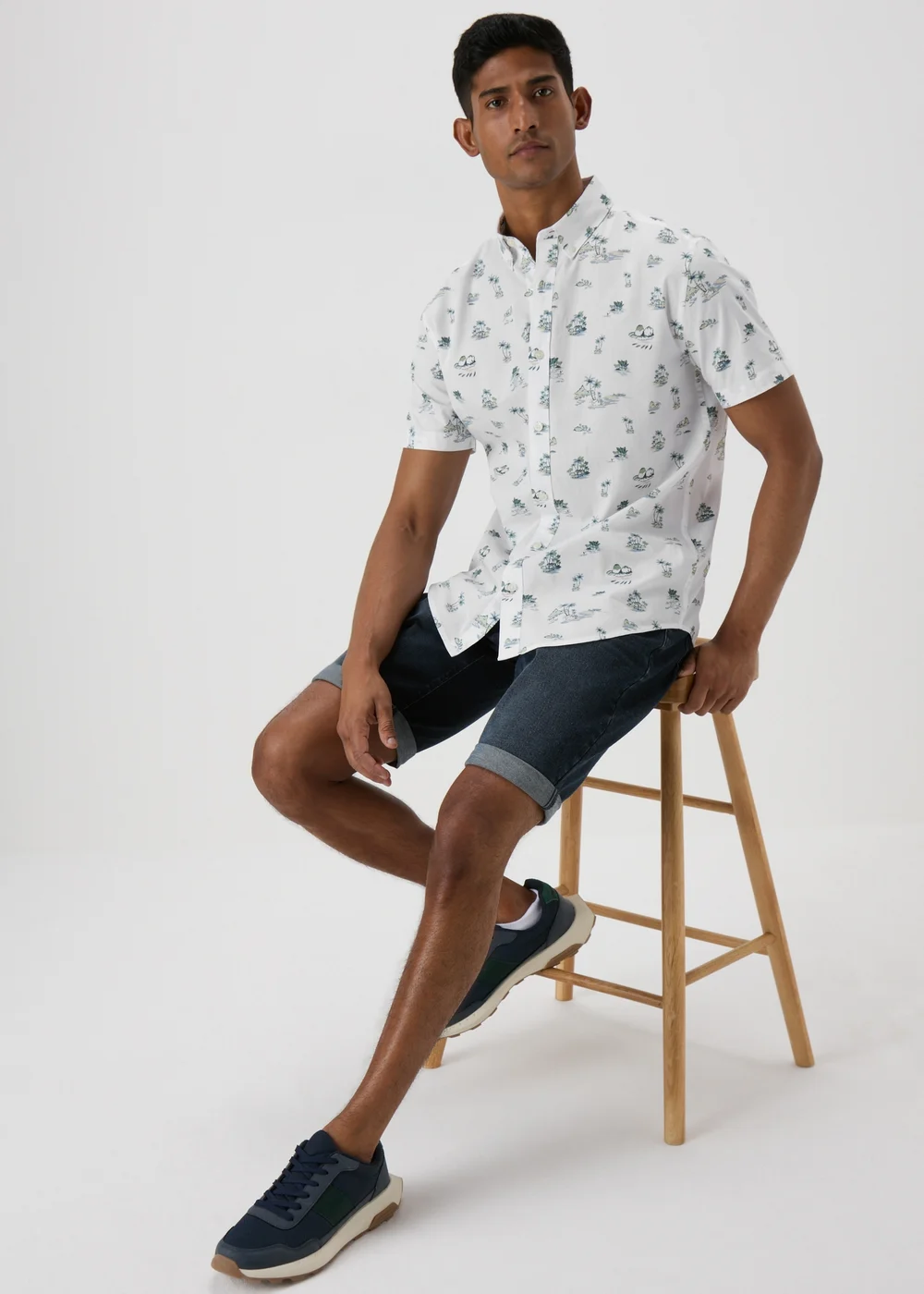 White Island Print Shirt - S Image 4