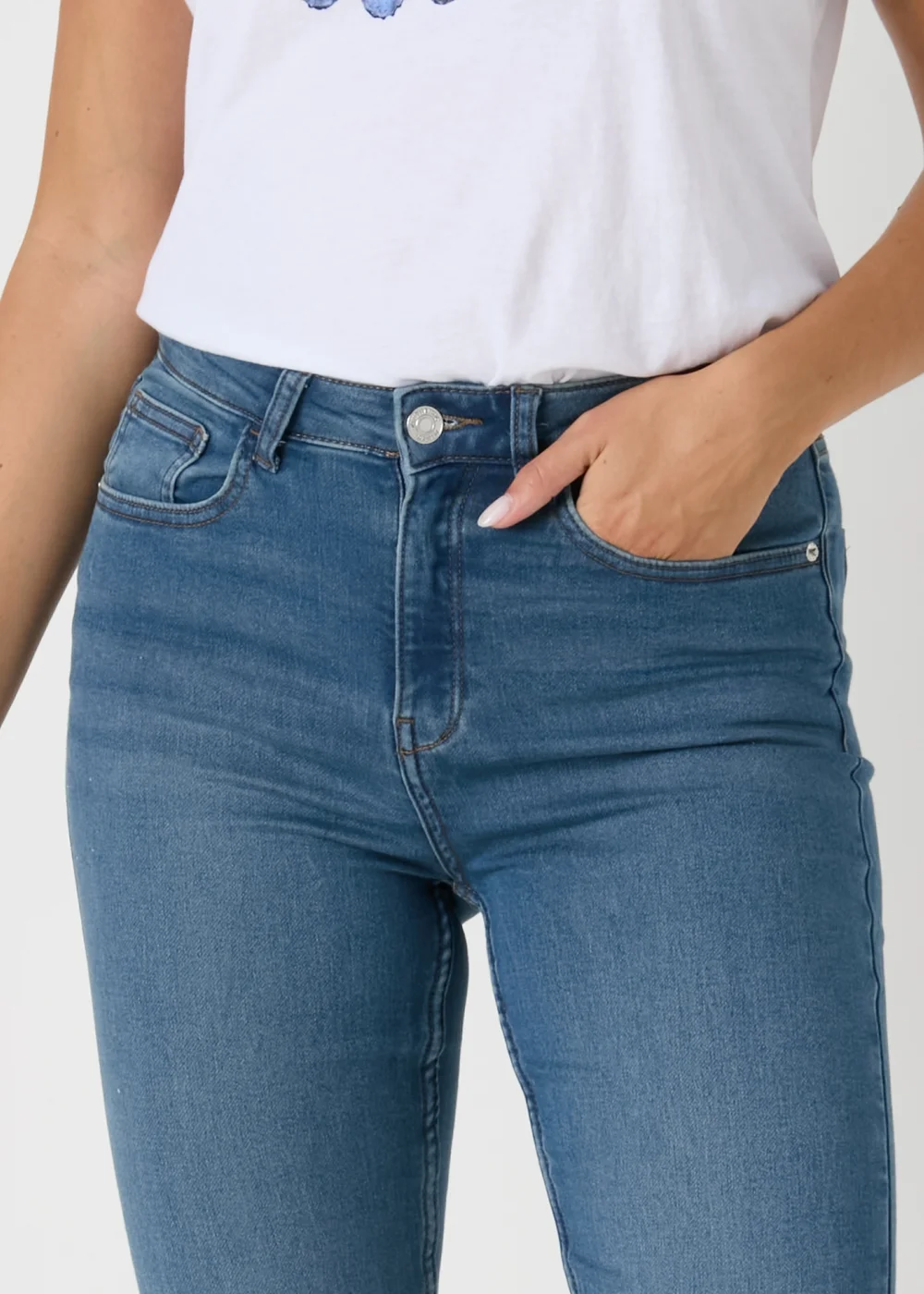 Lightwash Jolie Relaxed Skinny Jeans - 8 Image 3