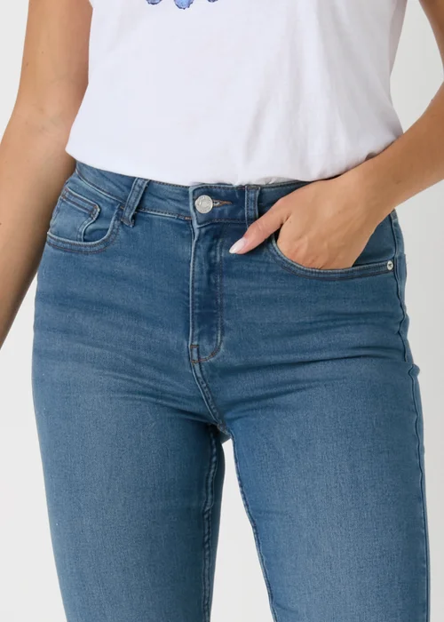 Lightwash Jolie Relaxed Skinny Jeans - 8 Image 3