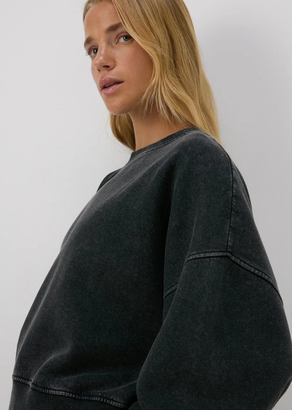 Charcoal Acid Wash Crop Sweatshirt - S Image 3