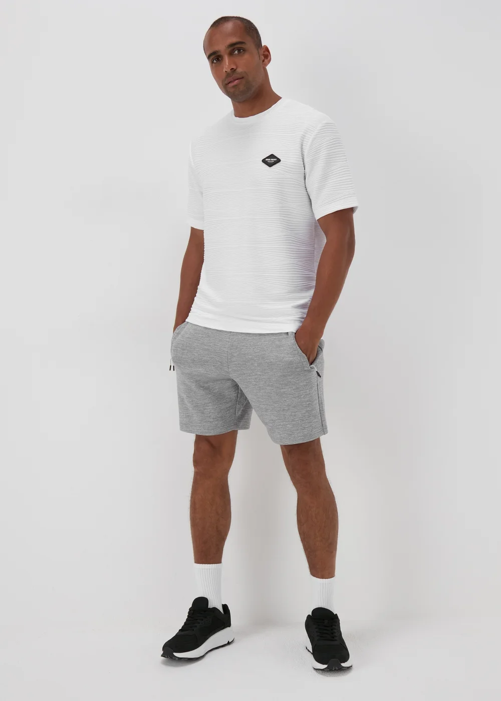 US Athletic White Textured Badge T-Shirt - XS Image 4