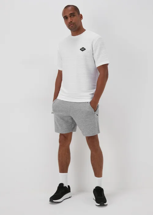 US Athletic White Textured Badge T-Shirt - XS Image 4