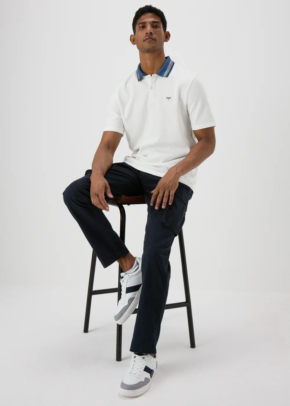 White Textured Stripe Collar T-Shirt - S Image 4