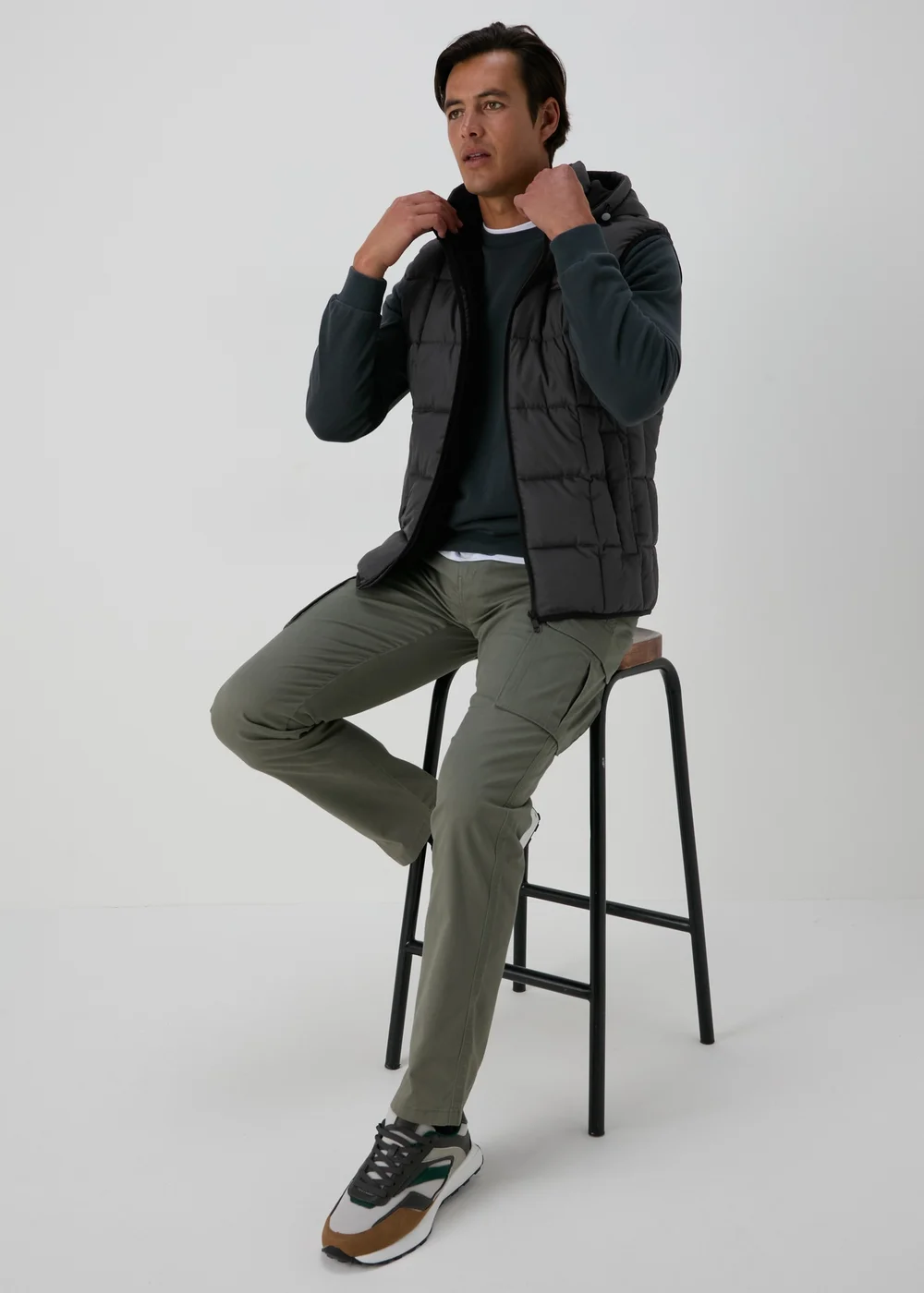 Charcoal Hooded Gilet - S Image 3