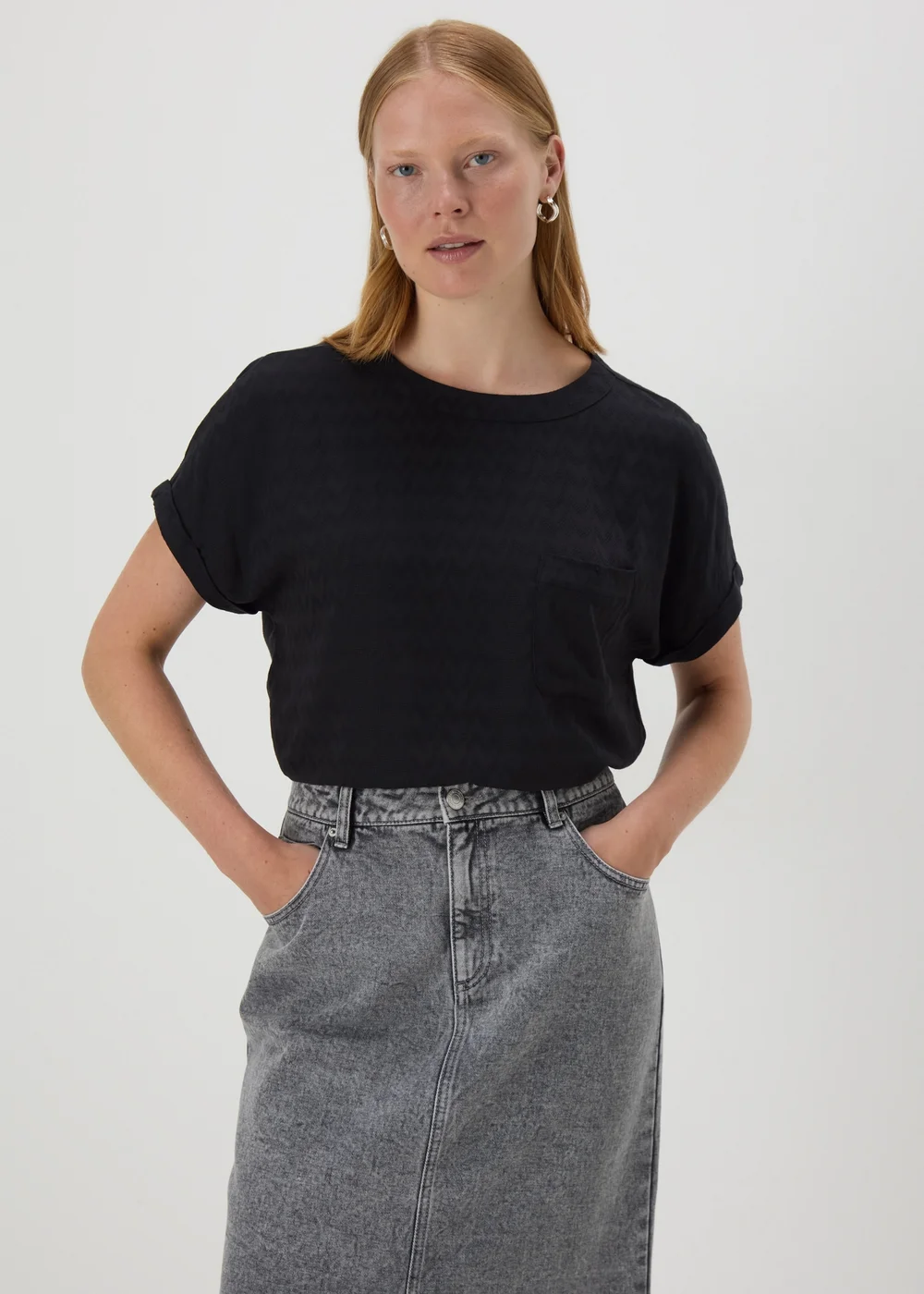 Black Textured Box T-Shirt - Size 8 Image 3