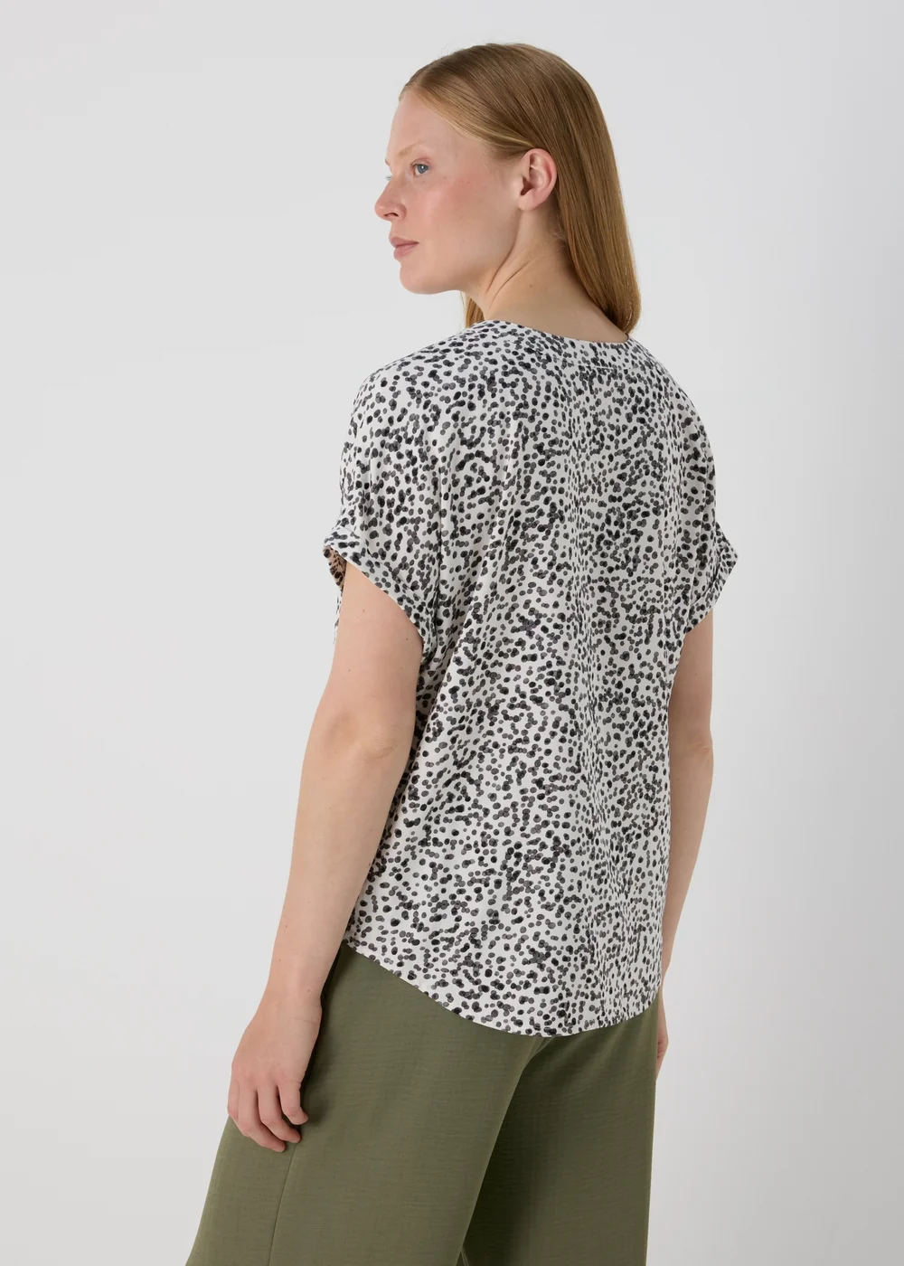 Cream Spot print Pocket Detail T-Shirt - 8 Image 2