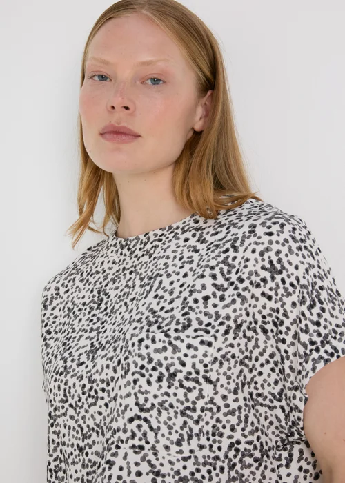 Cream Spot print Pocket Detail T-Shirt - 8 Image 3