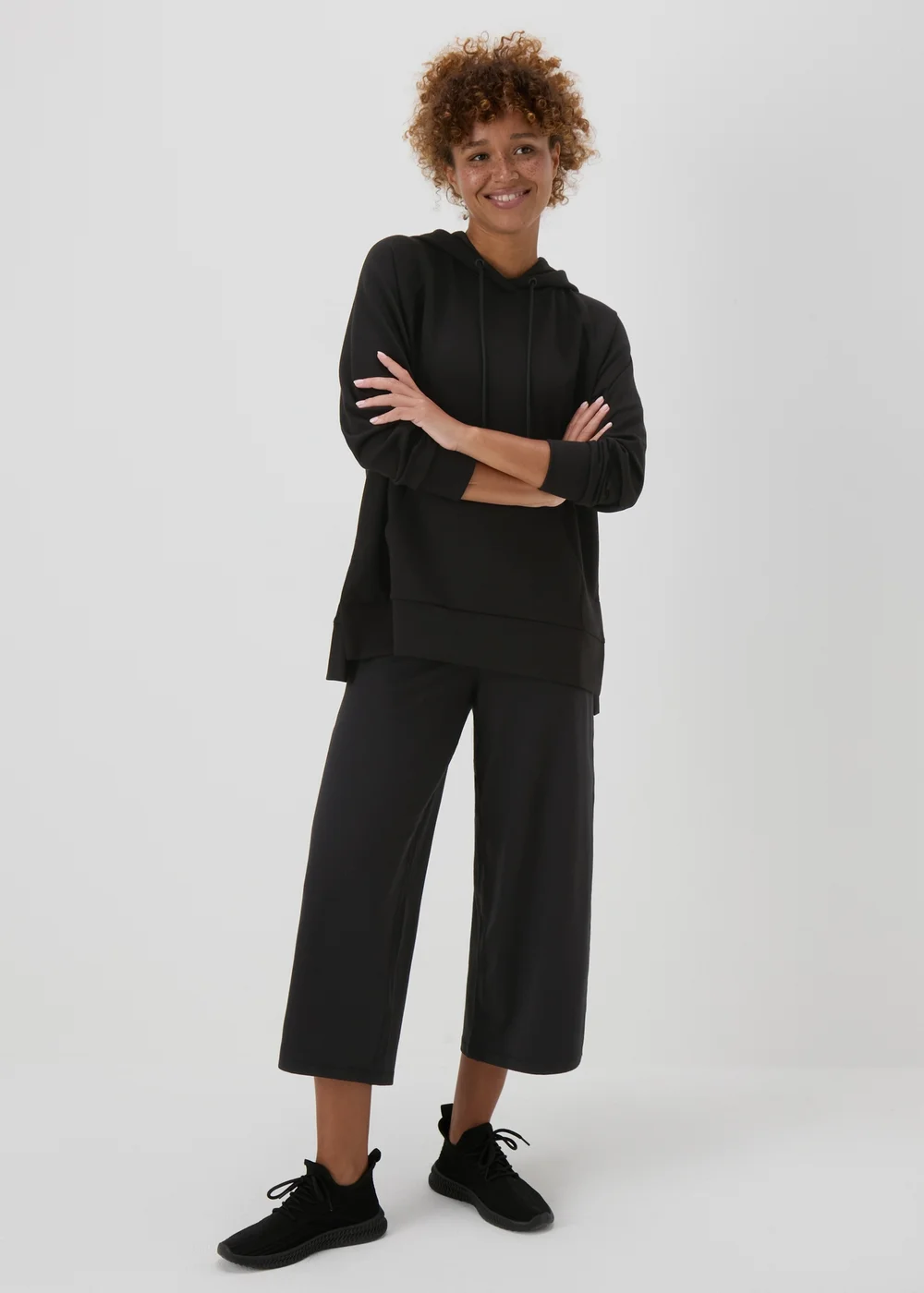 Souluxe Black Wide Leg Cropped Jogging Bottoms - 8 Image 4