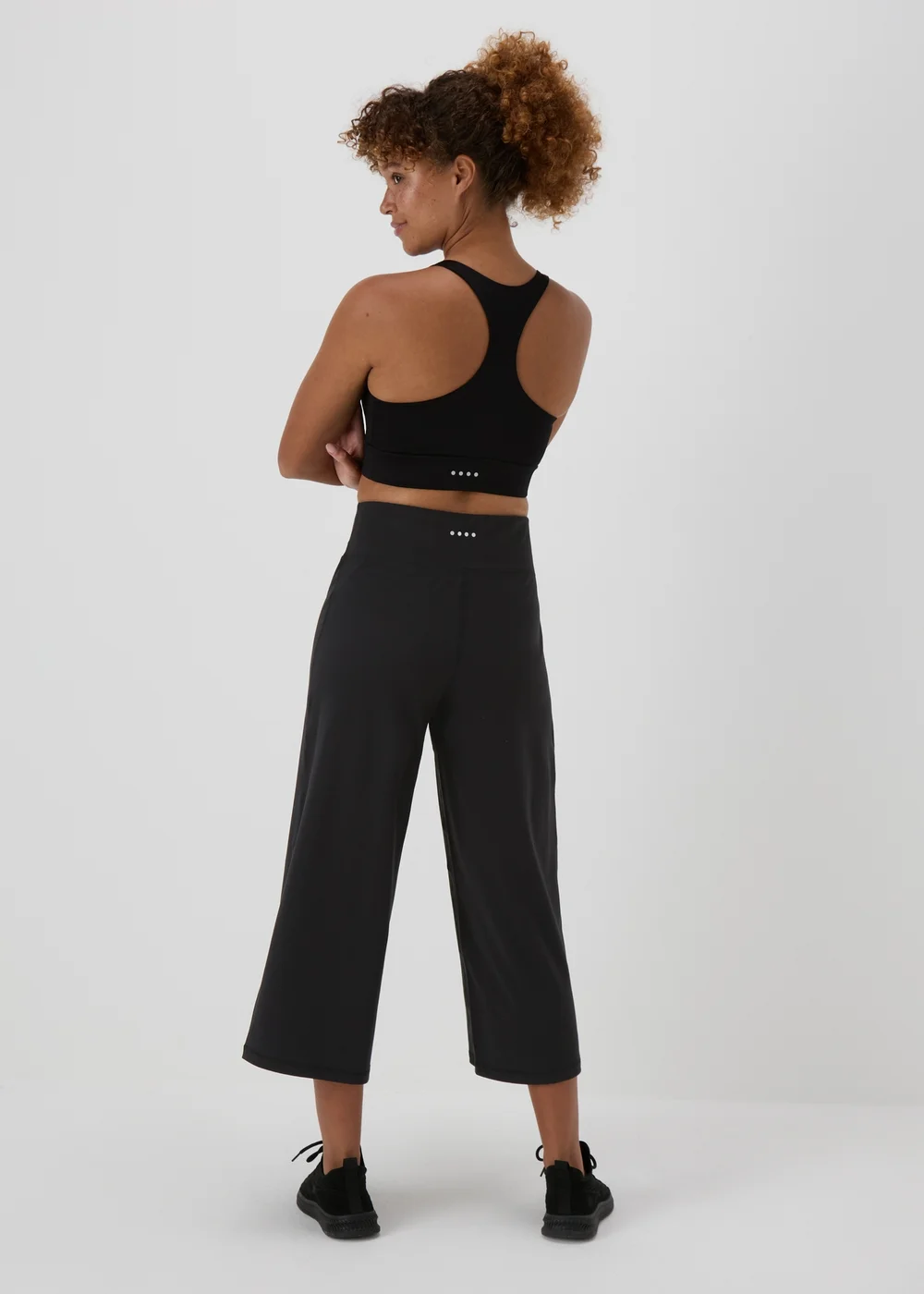 Souluxe Black Wide Leg Cropped Jogging Bottoms - 8 Image 2