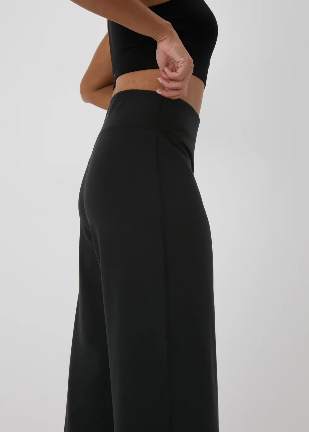 Souluxe Black Wide Leg Cropped Jogging Bottoms - 8 Image 3
