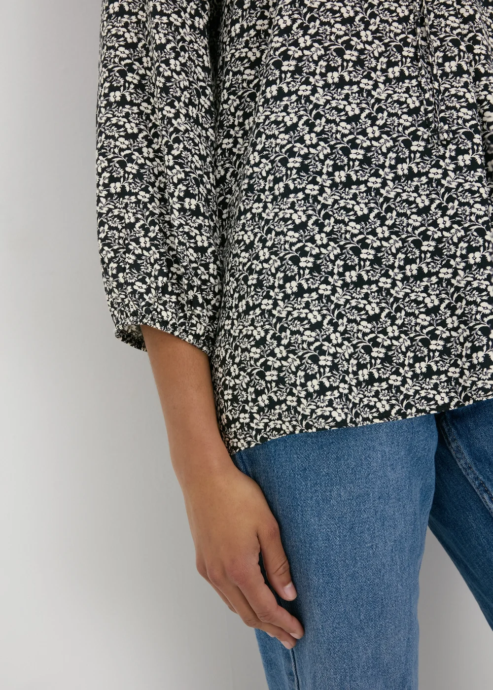 Black Floral Blouse - 8 Image 3