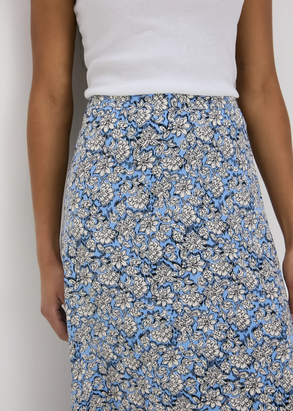 Blue Floral Midaxi Skirt - 8 Image 3