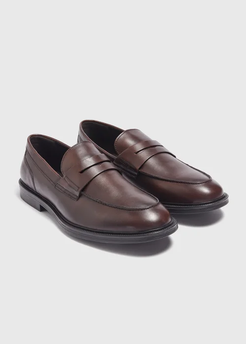 Taylor & Wright Brown Leather Loafer - Size 6 Image 1