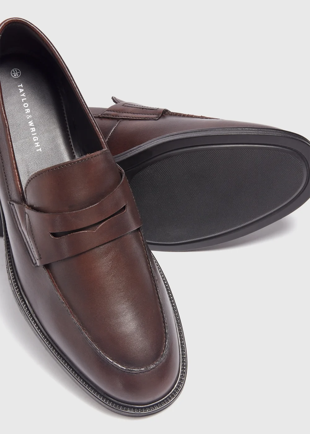 Taylor & Wright Brown Leather Loafer - Size 6 Image 2