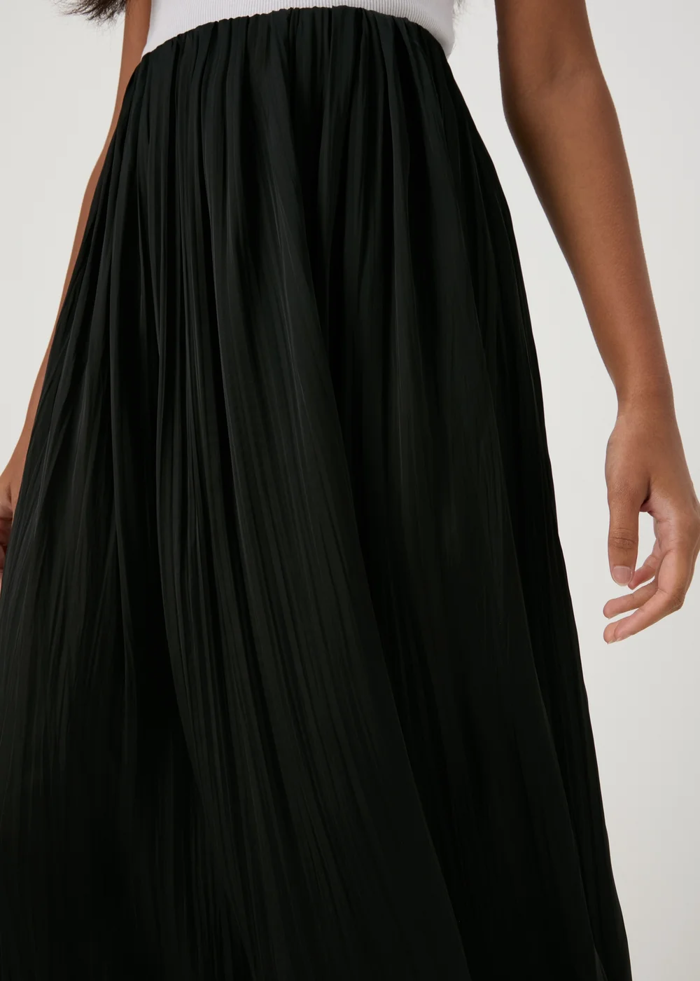 Black Satin Pleated Midi Skirt - 8 Image 3
