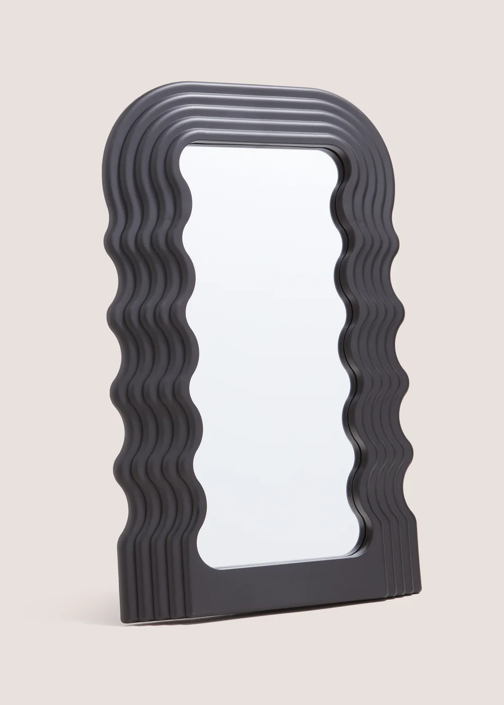 Black Wavy Mirror Image 1