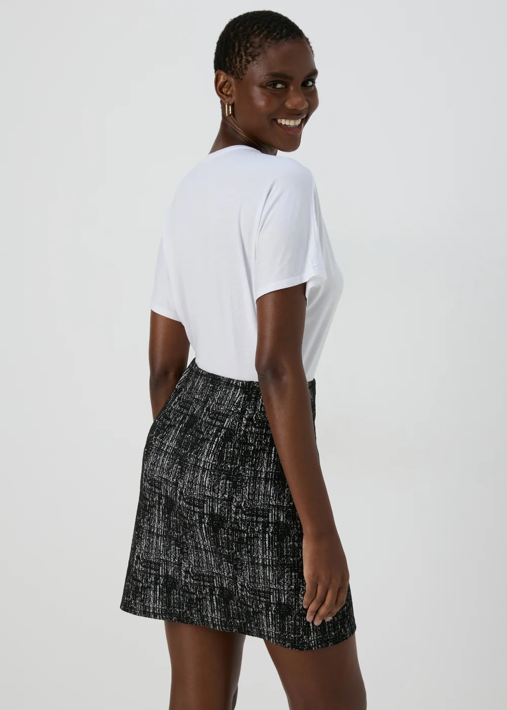 Et Vous Black Ponte Textured Mini Skirt - Size 8 Image 2