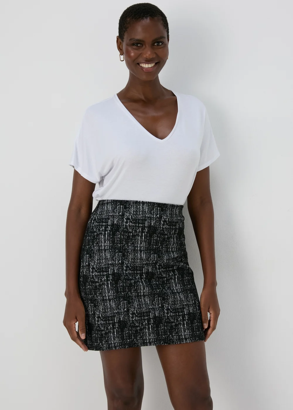 Et Vous Black Ponte Textured Mini Skirt - Size 8 Image 1