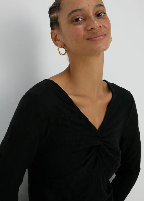 Black Twist Front Textured Top - 8 Image 3