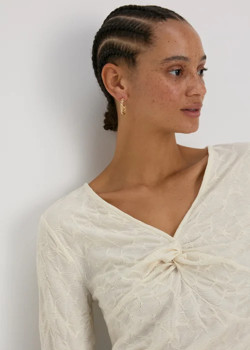 Cream Textured Twist Front Top - 8 Image 3