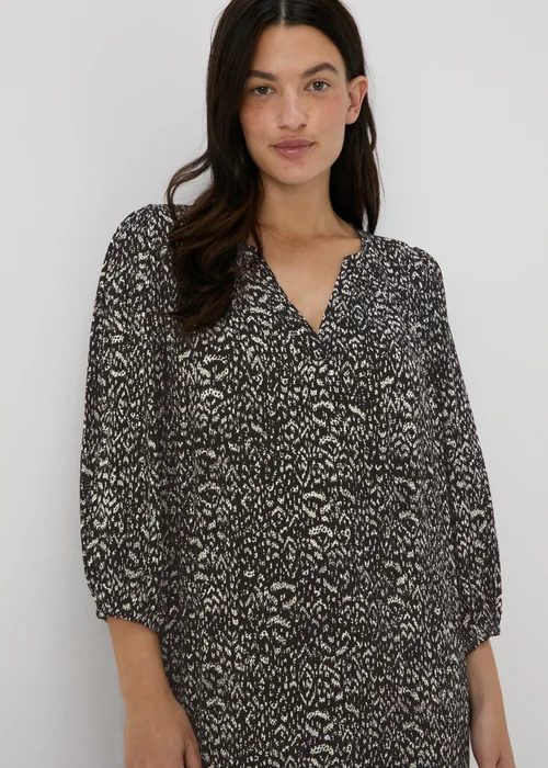 Black Printed Boho Crinkle V-Neck Midi Dress - Size 8 Image 3