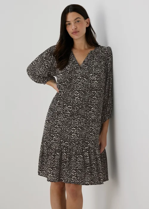 Black Printed Boho Crinkle V-Neck Midi Dress - Size 8 Image 1