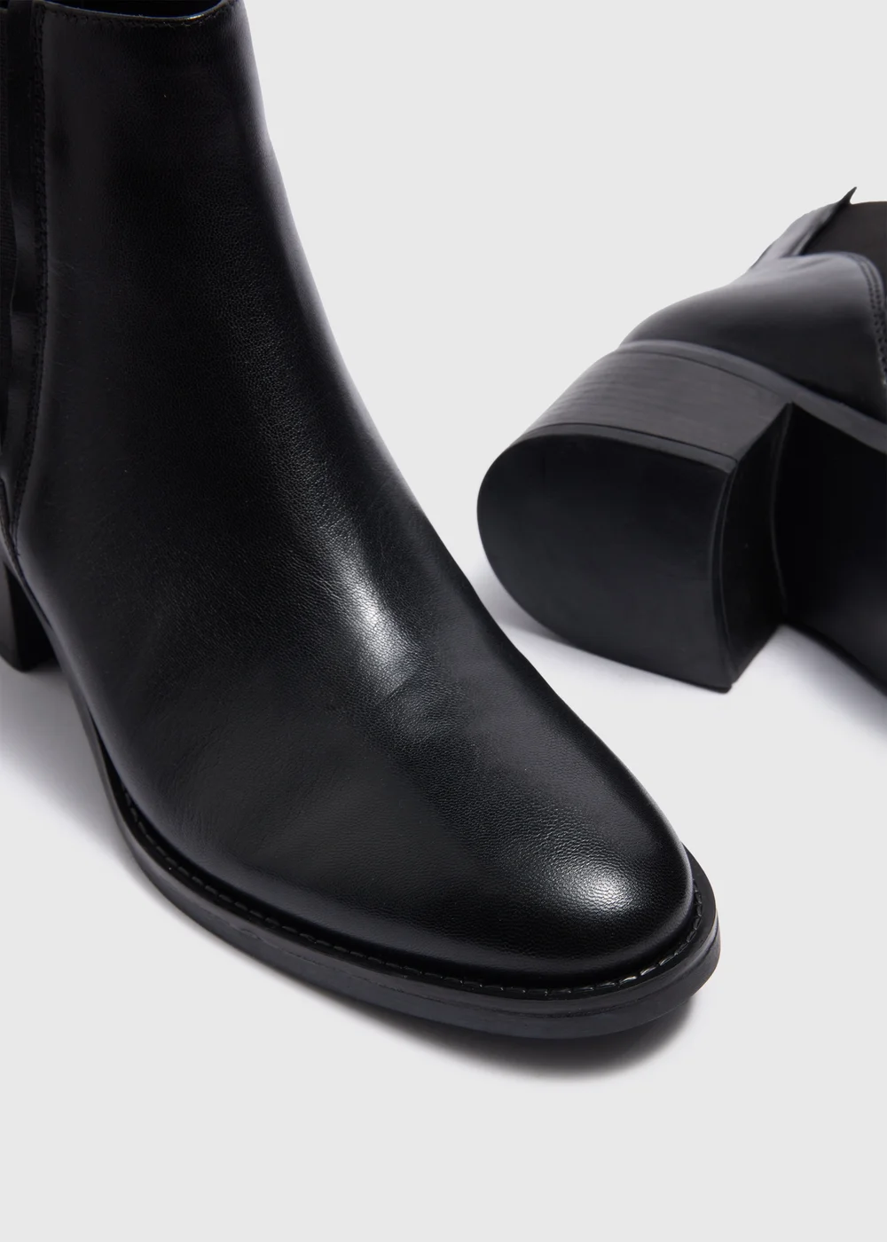 Black Leather Heeled Chelsea Boots - 6 Image 2