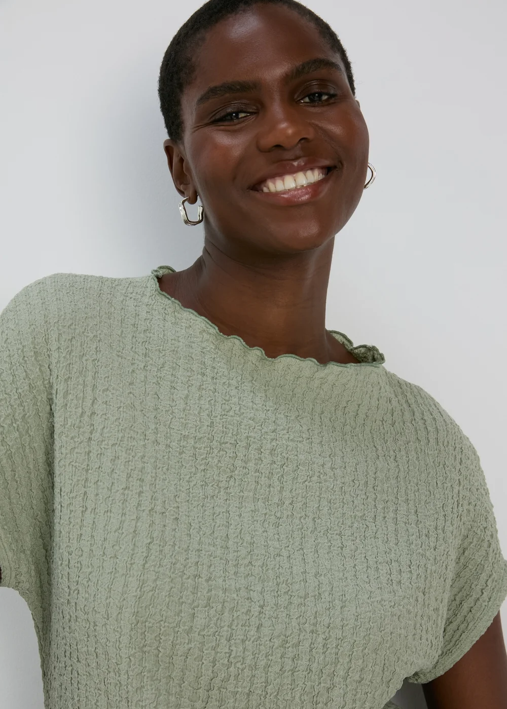 Green Textured T-Shirt - Size 8 Image 3