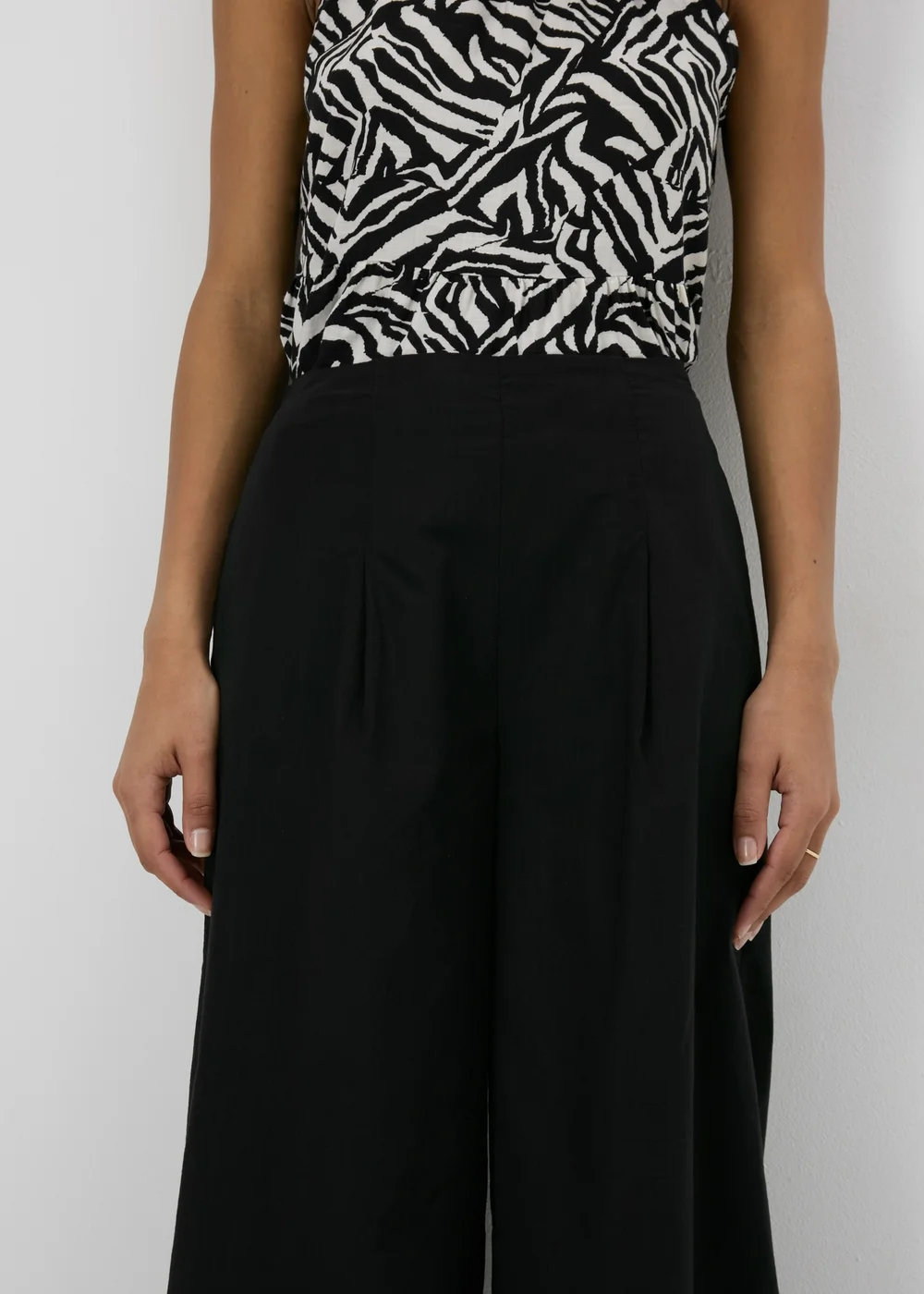 Black Pleat Front Trousers - 8 Image 3