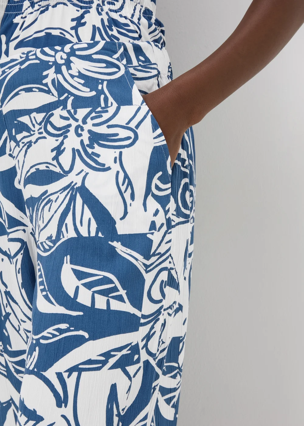Blue Printed Crinkle Crop Trousers - 8 Image 3