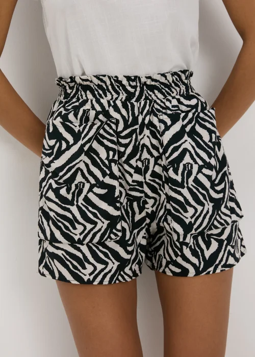 Black Animal Print Front Pocket Shorts - 8 Image 3