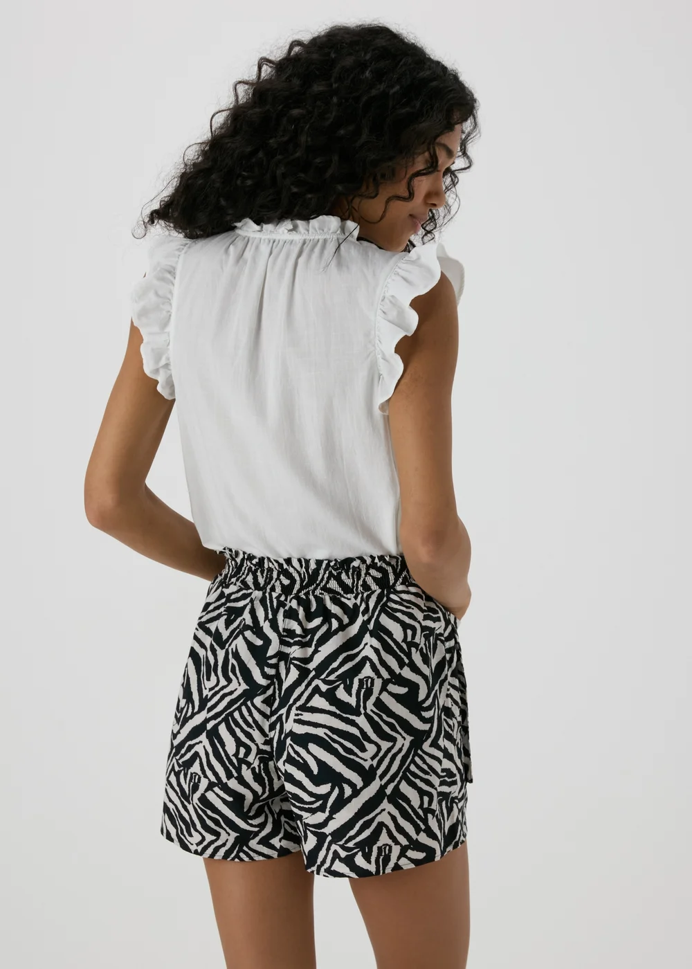 Black Animal Print Front Pocket Shorts - 8 Image 2