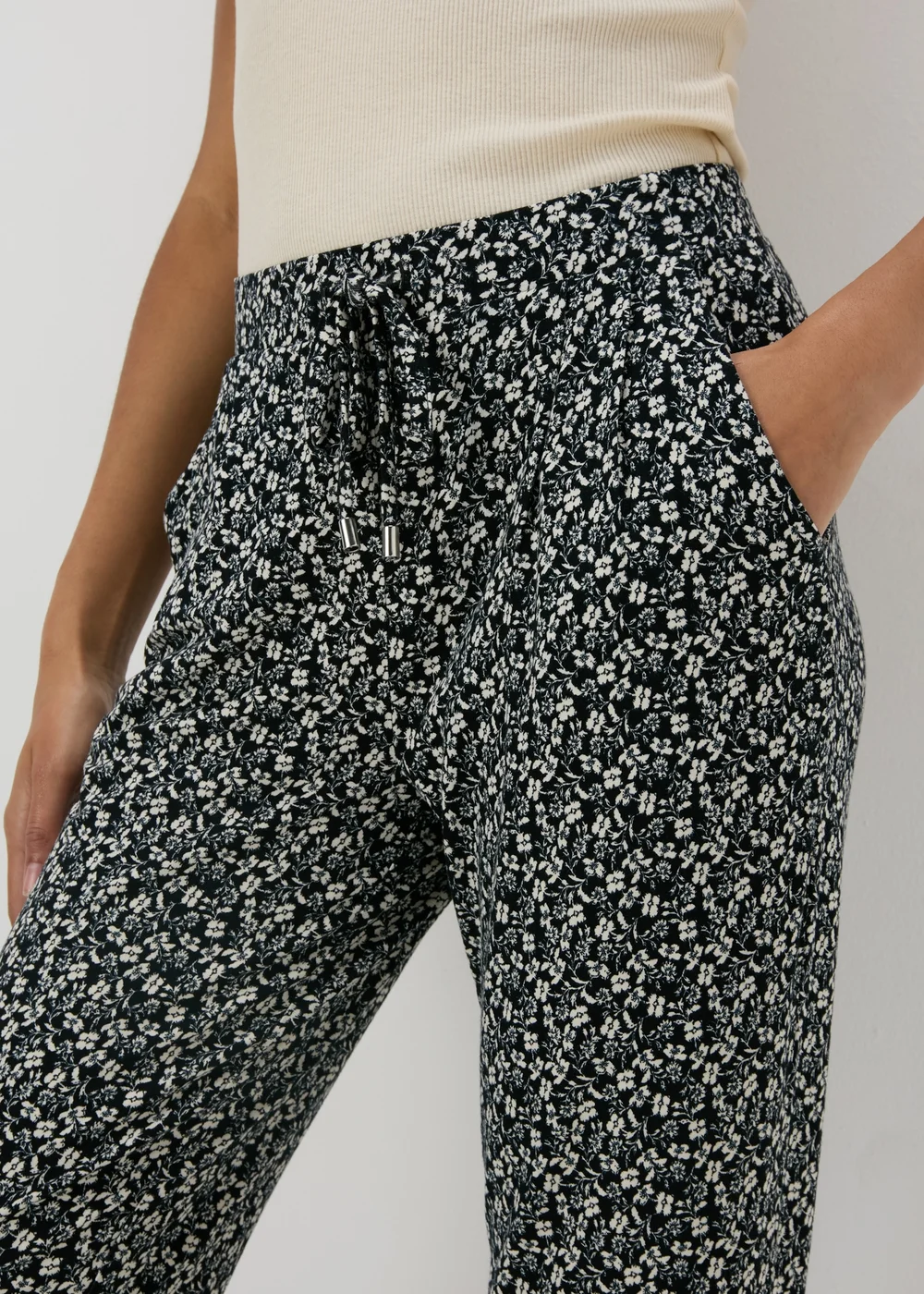 Black Printed Harem Trousers - 8 Image 3