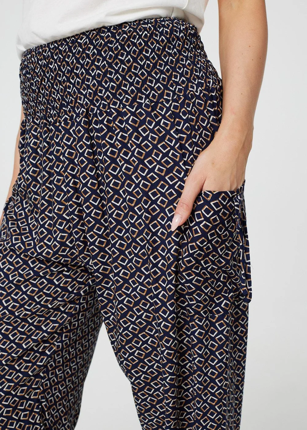 Izabel London Geo Print Pocket Detail Pants - Size 8 Image 3