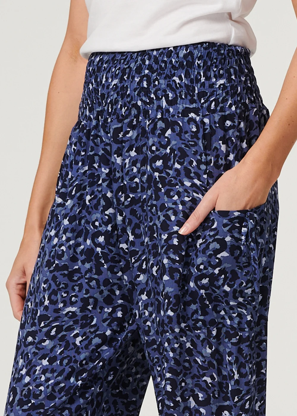 Izabel London Animal Print Pocket Detail Pants - 8 Image 3