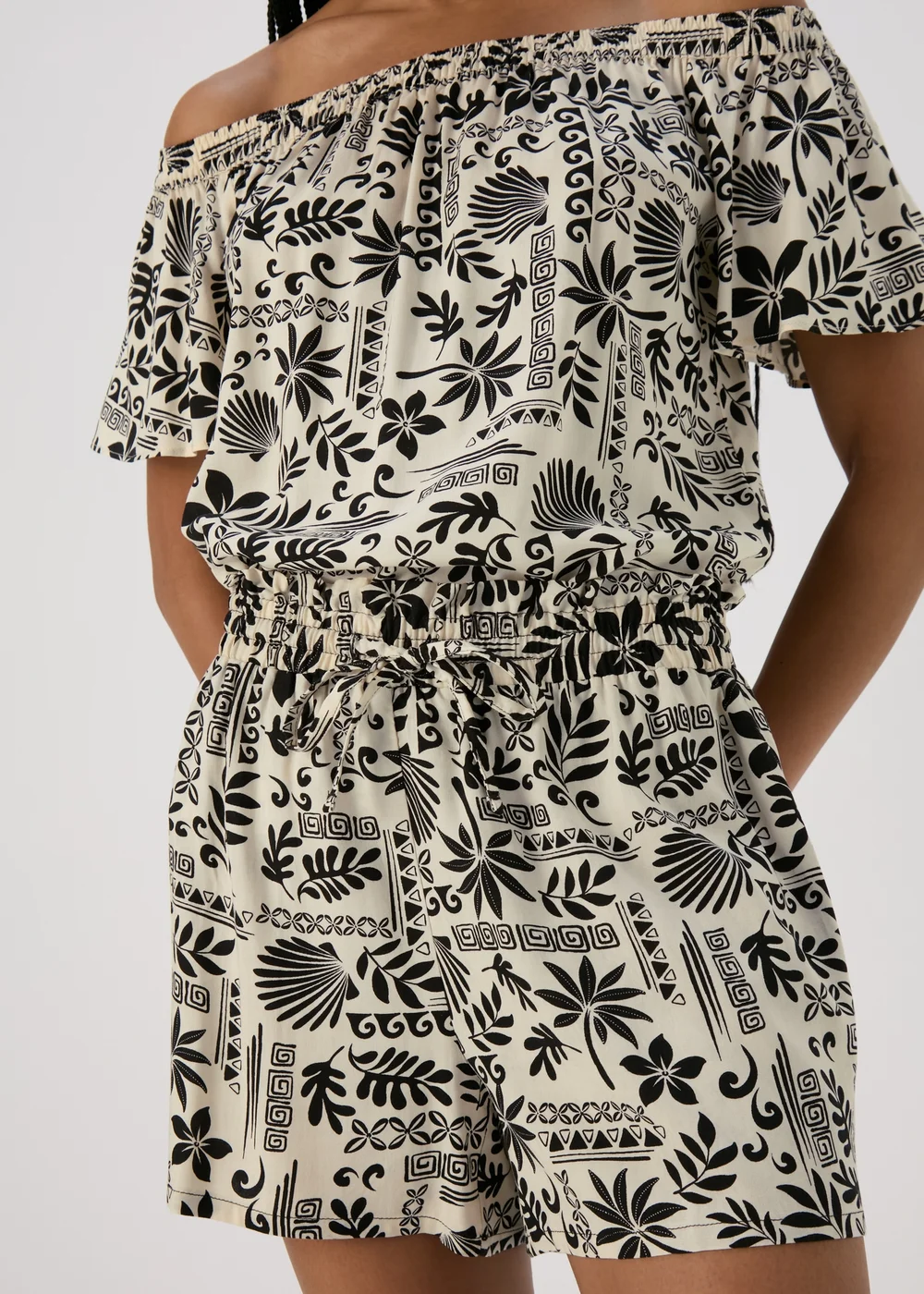 Black Mono Motif Viscose Shorts - 8 Image 3